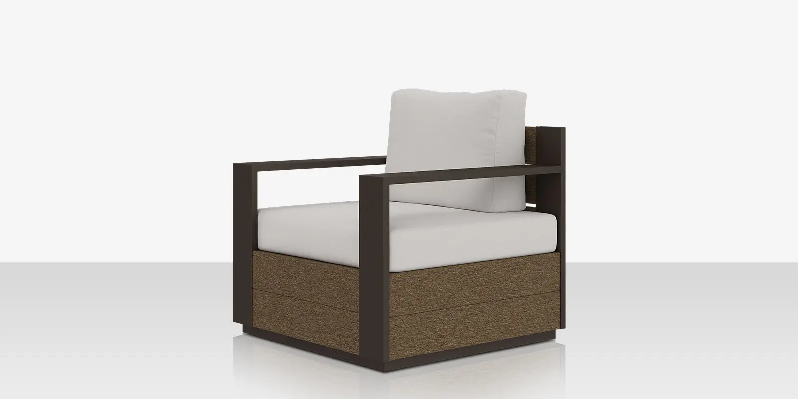 eclipse_clubchair_angle_02.webp