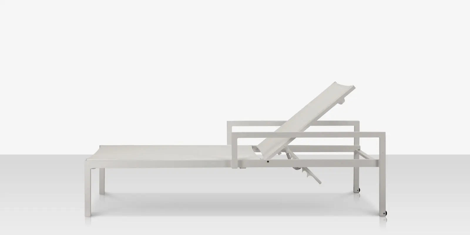 fusion_chaise_white_side.webp
