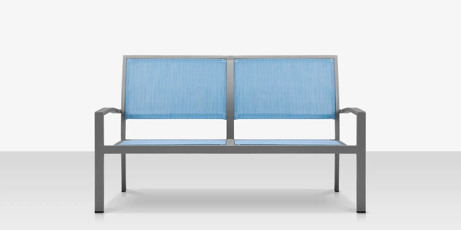 06_fusion_loveseat_front.webp
