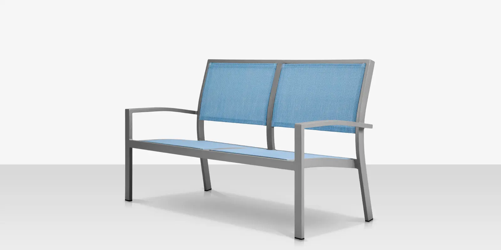07_fusion_loveseat_angle.webp