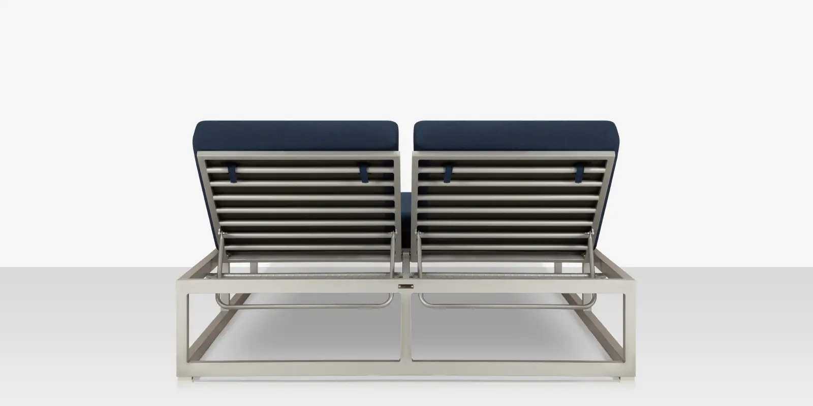 08_monaco_daybed_back.webp