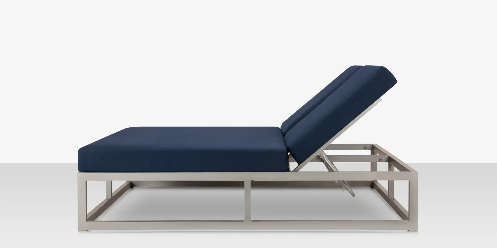 07_monaco_daybed_side.webp