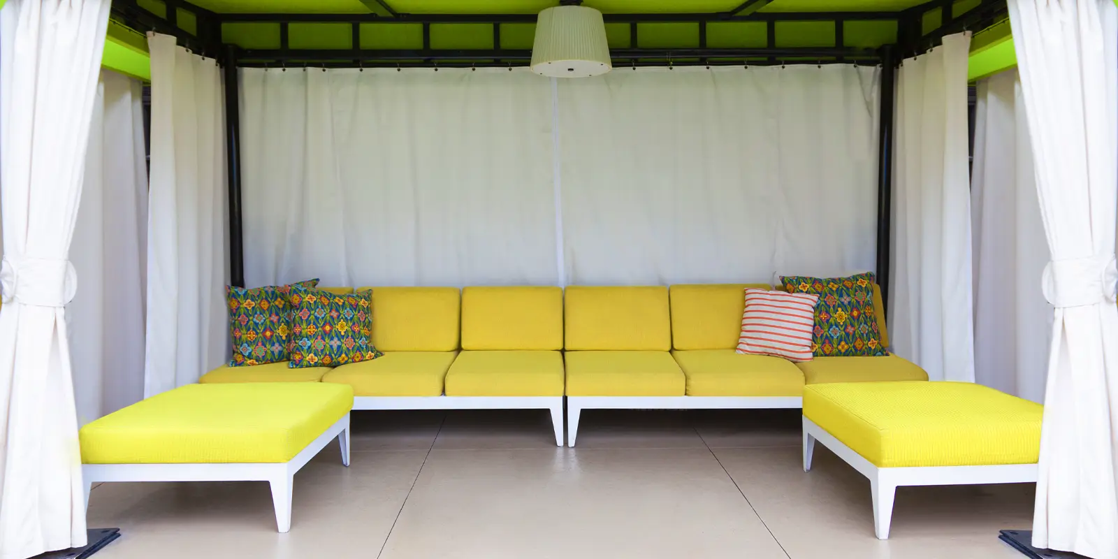 gallery02_south_beach_set.webp