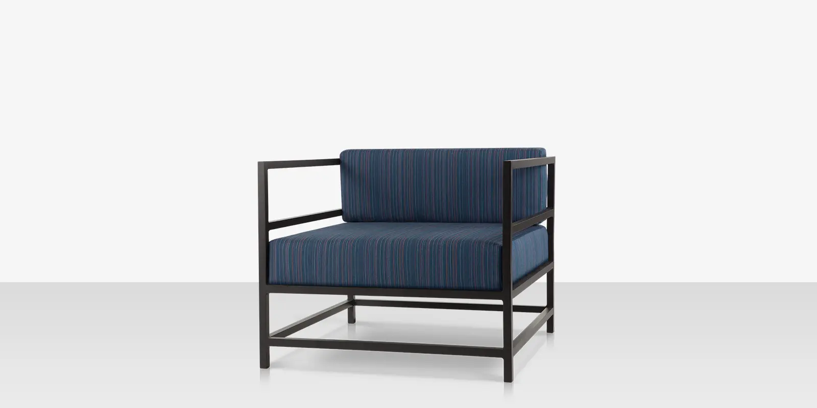 delano-clubchair-angle.webp